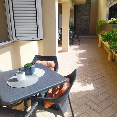 Charming One Bedroom Povljana
