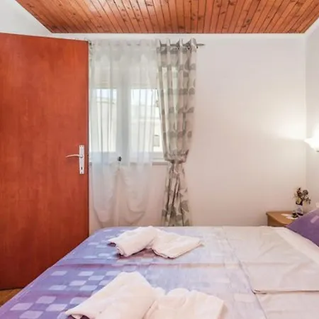 Charming One Bedroom * Povljana