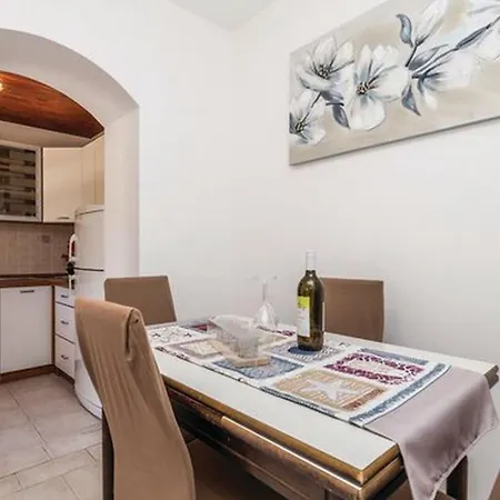 Διαμέρισμα Charming One Bedroom Povljana