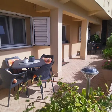 Charming One Bedroom Διαμέρισμα Povljana