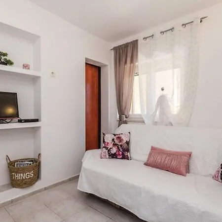 Διαμέρισμα Charming One Bedroom